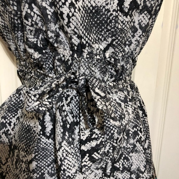 Motherhood maternity snakeprint ombré belted batwing blouse top size small - Picture 10 of 10